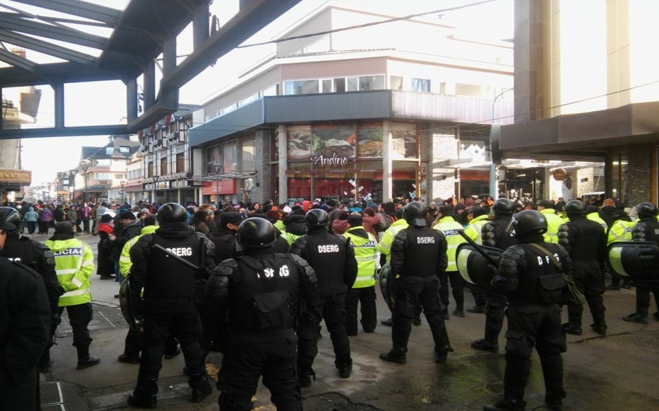 Tras la represión en Ushuaia, los estatales volvieron a marchar en Tierra del Fuego.