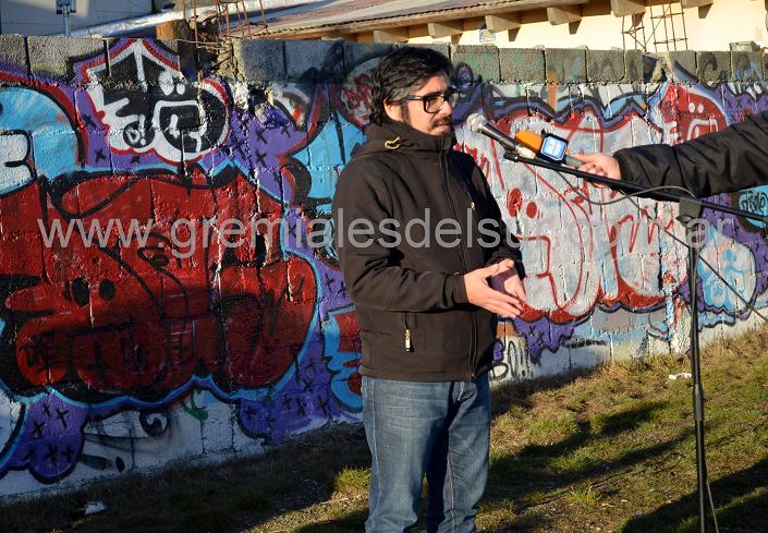 El periodista Diego Zalazar fue el principal orador en el acto por el Día del Periodista. 