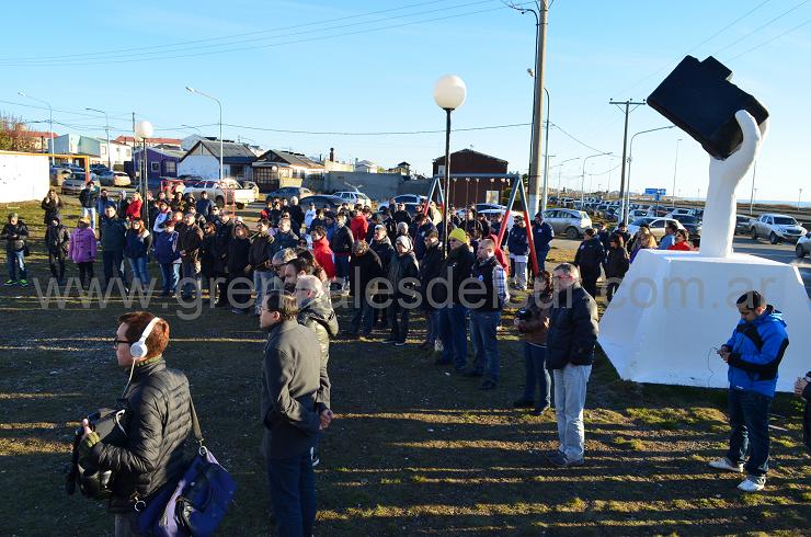Con un acto organizado por el Sindicato de Prensa de Río Grande (SIPREN), se conmemoró el Día del Periodista en la Plaza José Luis Cabezas 