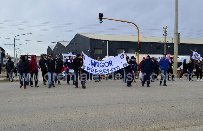 Los metalúrgicos de Río Grande conmemoraron su día con movilizaciones y un acto frente a la empresa Brightstar. 