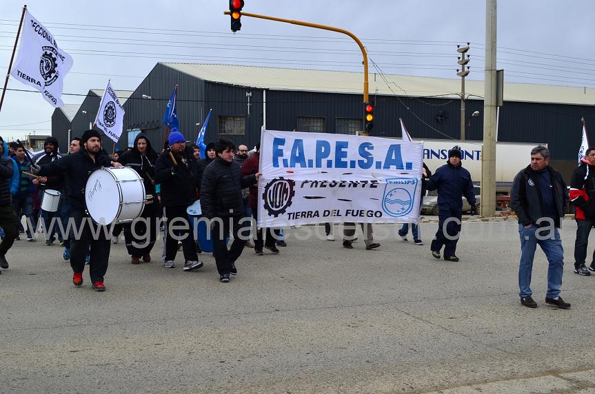 Los metalúrgicos de Río Grande conmemoraron su día con movilizaciones y un acto frente a la empresa Brightstar. 