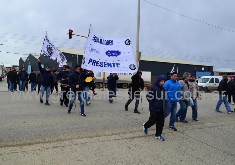 Los metalúrgicos de Río Grande conmemoraron su día con movilizaciones y un acto frente a la empresa Brightstar. 
