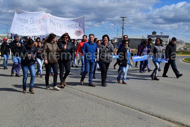 Diputados y Concejales acompañaron a la UOM desde el parque industrial.