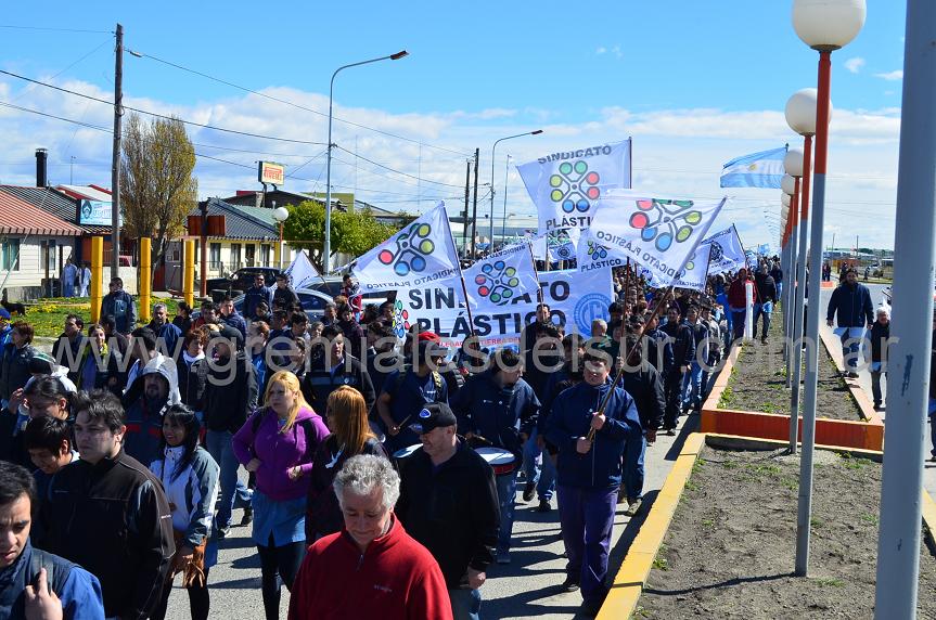 Trabajadores plásticos en la marcha de la UOM.