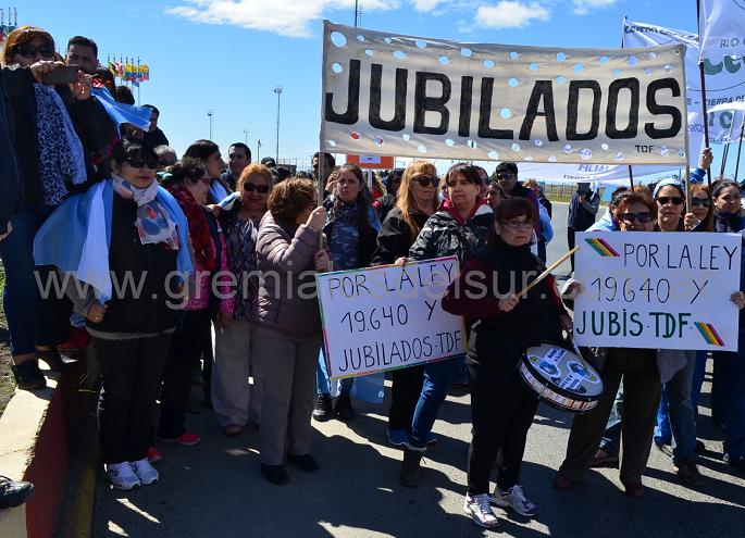 Los jubilados estatales estuvieron presentes en la movilización de Río Grande.