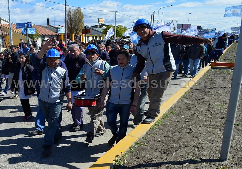 Trabajadores de cooperativas también marcharon en Río Grande.