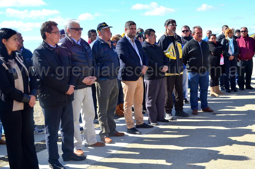 Autoridades provinciales, sindicales y de la UTN, en el acto de presentación del Simulador Móvil.