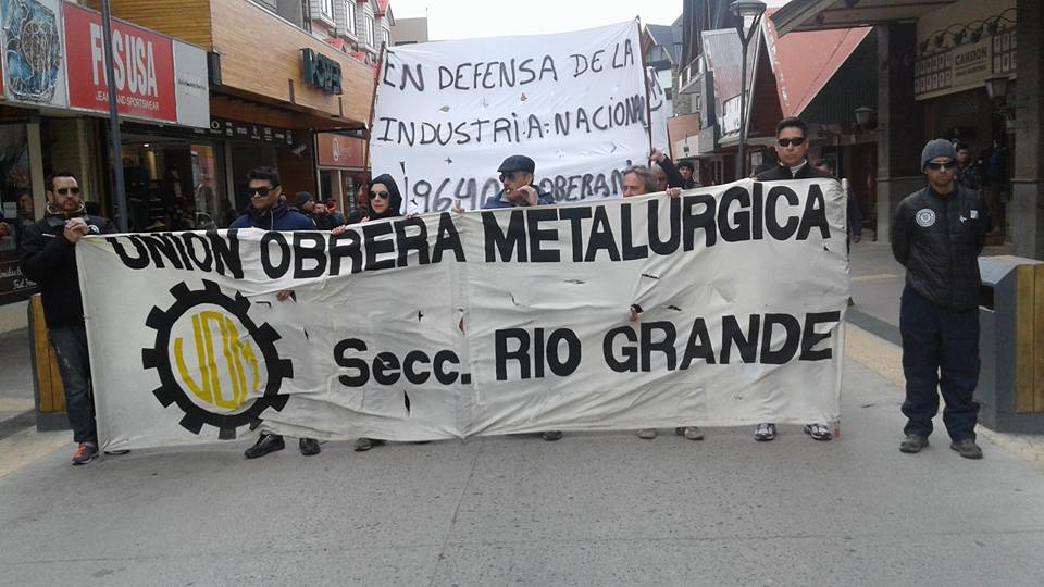 Trabajadores del sector público y privado se movilizaron en la ciudad de Ushuaia, en defensa de la soberanía y de los derechos.