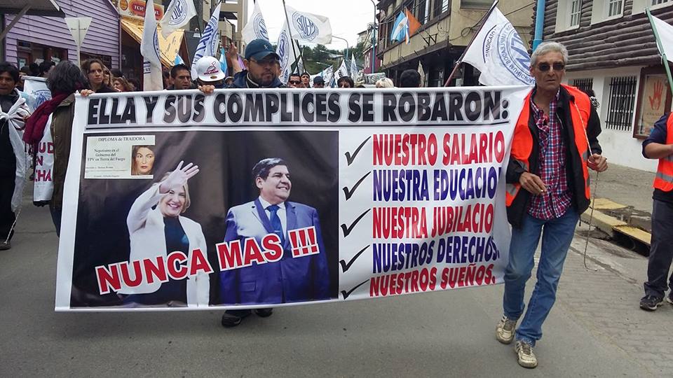 Trabajadores del sector público y privado se movilizaron en la ciudad de Ushuaia, en defensa de la soberanía y de los derechos.