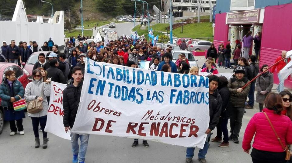 Trabajadores del sector público y privado se movilizaron en la ciudad de Ushuaia, en defensa de la soberanía y de los derechos.
